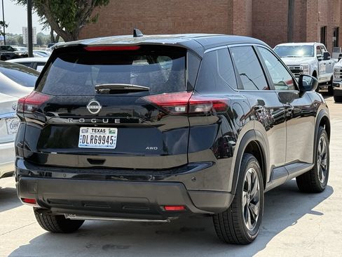 Used 2025 Nissan Rogue SV AWD/4WD image 4