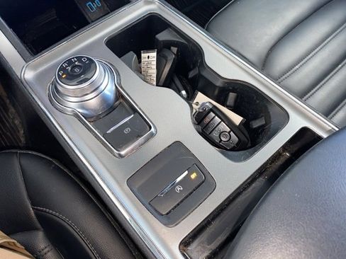 Used 2022 Ford Edge SEL w/ Convenience Package image 14