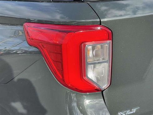Used 2022 Ford Explorer XLT w/ Equipment Group 202A image 9