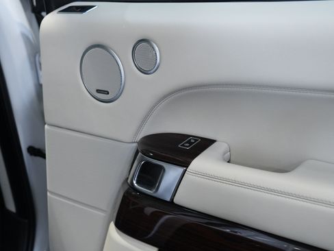 Used 2014 Land Rover Range Rover Supercharged image 37