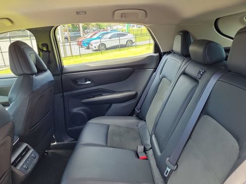 Used 2024 Nissan Ariya AWD image 13
