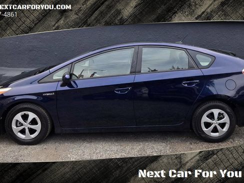 Used 2013 Toyota Prius Four FWD image 2