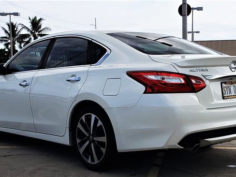 Used 2016 Nissan Altima 3.5 SR image 2