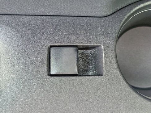 Used 2025 Toyota Corolla Cross L image 14