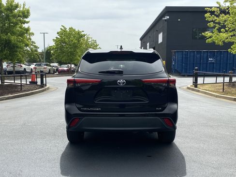 Used 2022 Toyota Highlander XLE image 15