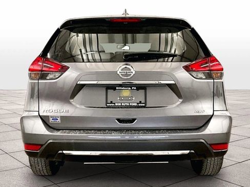 Used 2017 Nissan Rogue S image 4
