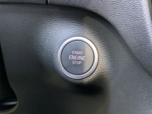 Used 2026 Volvo XC40 B4 Core image 40