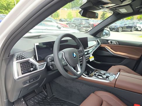 Used 2026 BMW X5 xDrive50e AWD/4WD image 25