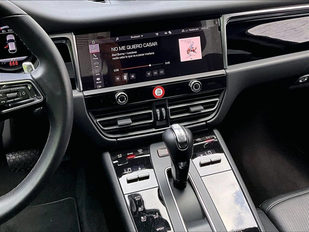 Certified 2026 Porsche Macan AWD/4WD image 10