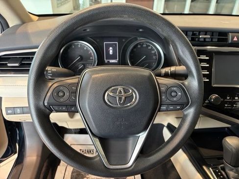 Used 2018 Toyota Camry LE FWD image 12