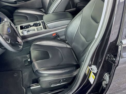 Used 2022 Ford Edge Titanium AWD/4WD image 18