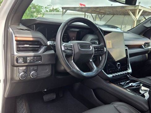 Used 2025 GMC Yukon XL Denali AWD/4WD image 15