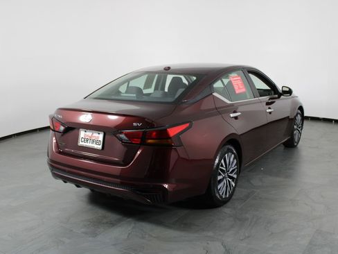 Used 2024 Nissan Altima 2.5 SV FWD image 13