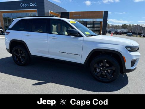 Used 2025 Jeep Grand Cherokee Limited w/ Black Appearance Package image 1