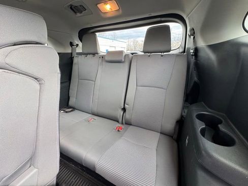 Used 2023 Toyota Highlander LE image 12