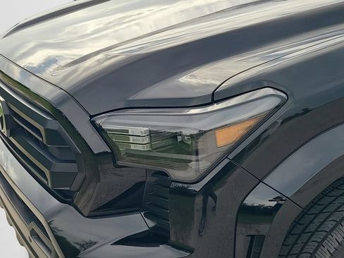 Certified 2024 Toyota Tacoma SR5 AWD/4WD image 22