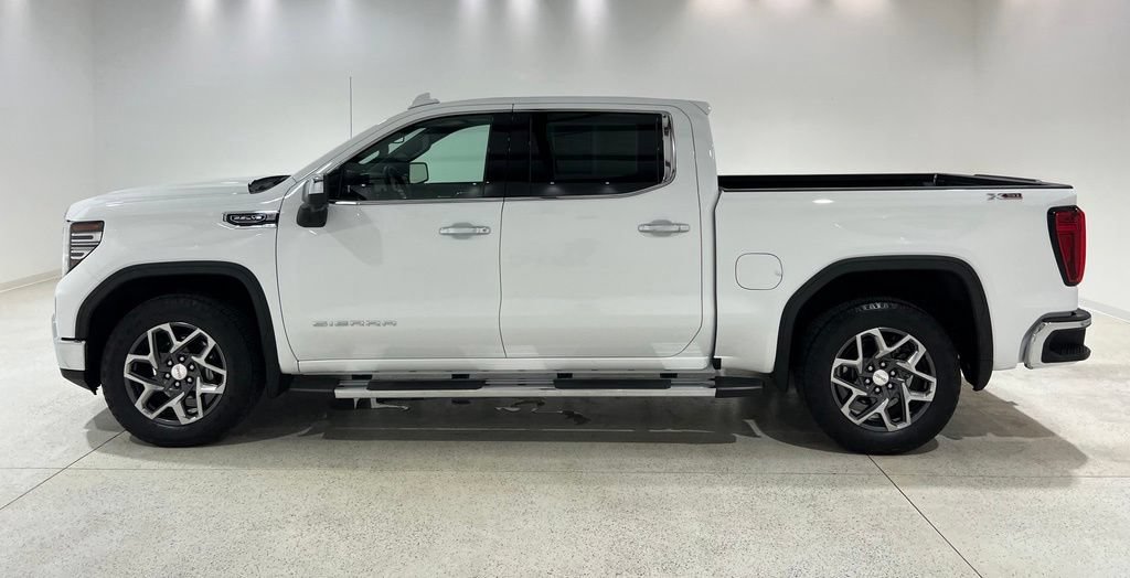 Used 2024 GMC Sierra 1500 SLT w/ SLT Premium Package AWD/4WD image 2