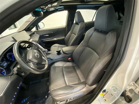 Used 2021 Toyota Venza Limited image 12