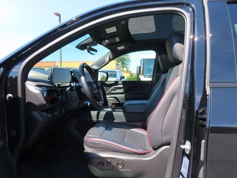 Certified 2025 Chevrolet Silverado EV RST AWD/4WD image 16