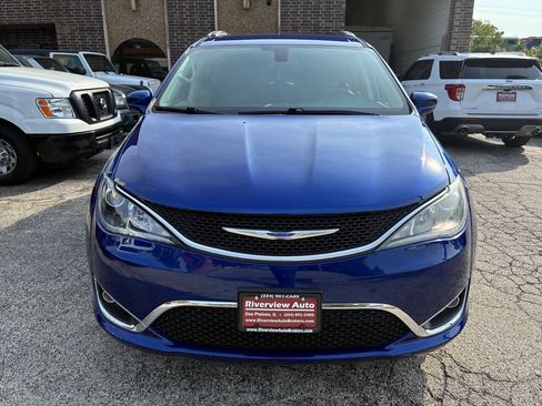 Used 2019 Chrysler Pacifica Touring-L FWD image 15