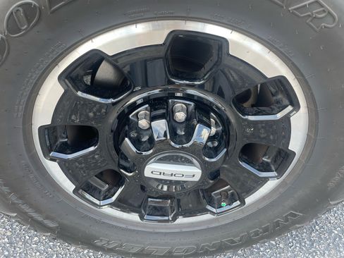 Used 2022 Ford F250 Platinum w/ FX4 Off-Road Package AWD/4WD image 19