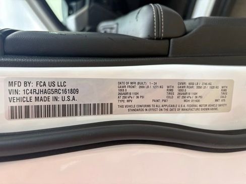 Certified 2024 Jeep Grand Cherokee Altitude image 27