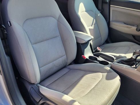 Used 2017 Hyundai Elantra SE FWD image 7