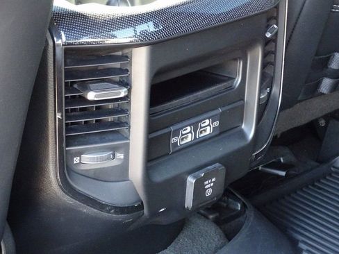 Used 2021 RAM 1500 Big Horn w/ Built-to-serve Edition image 25