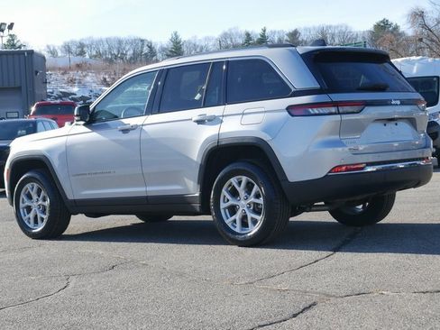 Used 2023 Jeep Grand Cherokee Limited image 4