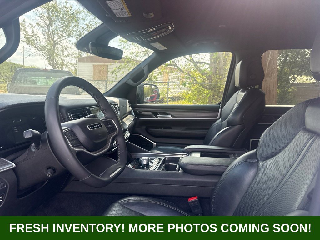 Used 2024 Jeep Wagoneer L Series II RWD image 8