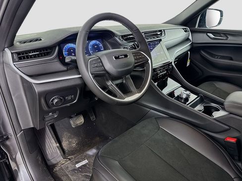 New 2025 Jeep Grand Cherokee L Laredo image 24