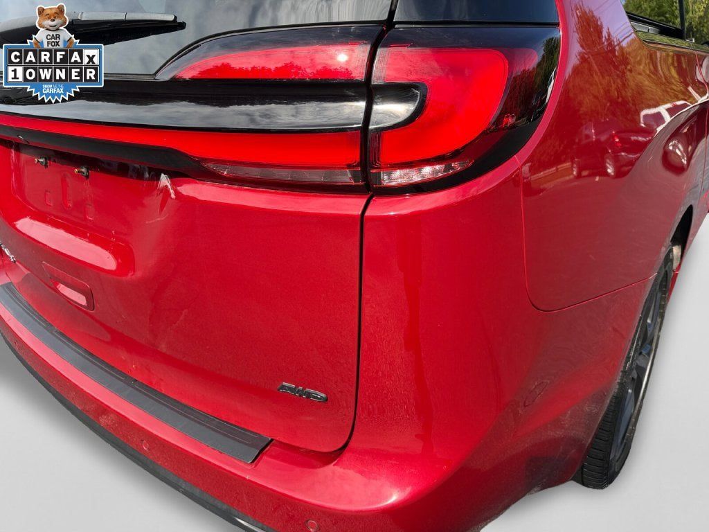 Used 2024 Chrysler Pacifica Touring-L w/ S Appearance Package AWD/4WD image 19