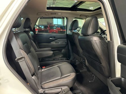 Used 2024 Nissan Pathfinder SL w/ SL Premium Package FWD image 41