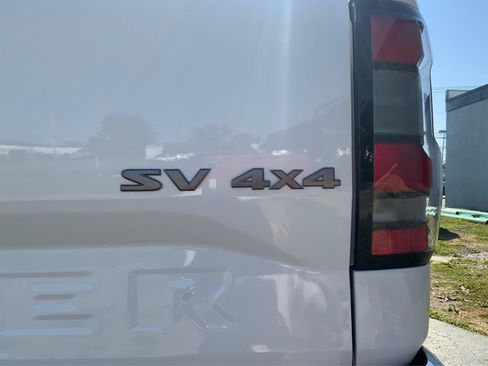 Used 2022 Nissan Frontier SV AWD/4WD image 23
