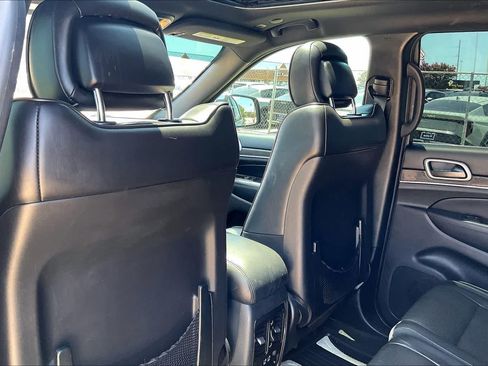 Used 2018 Jeep Grand Cherokee Overland RWD image 10