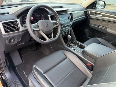 Used 2023 Volkswagen Atlas SE image 12