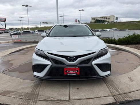 Certified 2022 Toyota Camry SE image 10