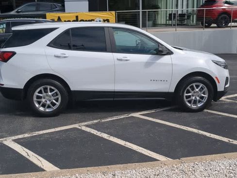Used 2022 Chevrolet Equinox LS image 6