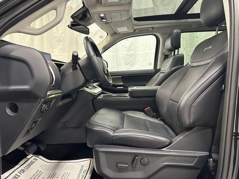 Used 2025 Ford Expedition Platinum AWD/4WD image 14