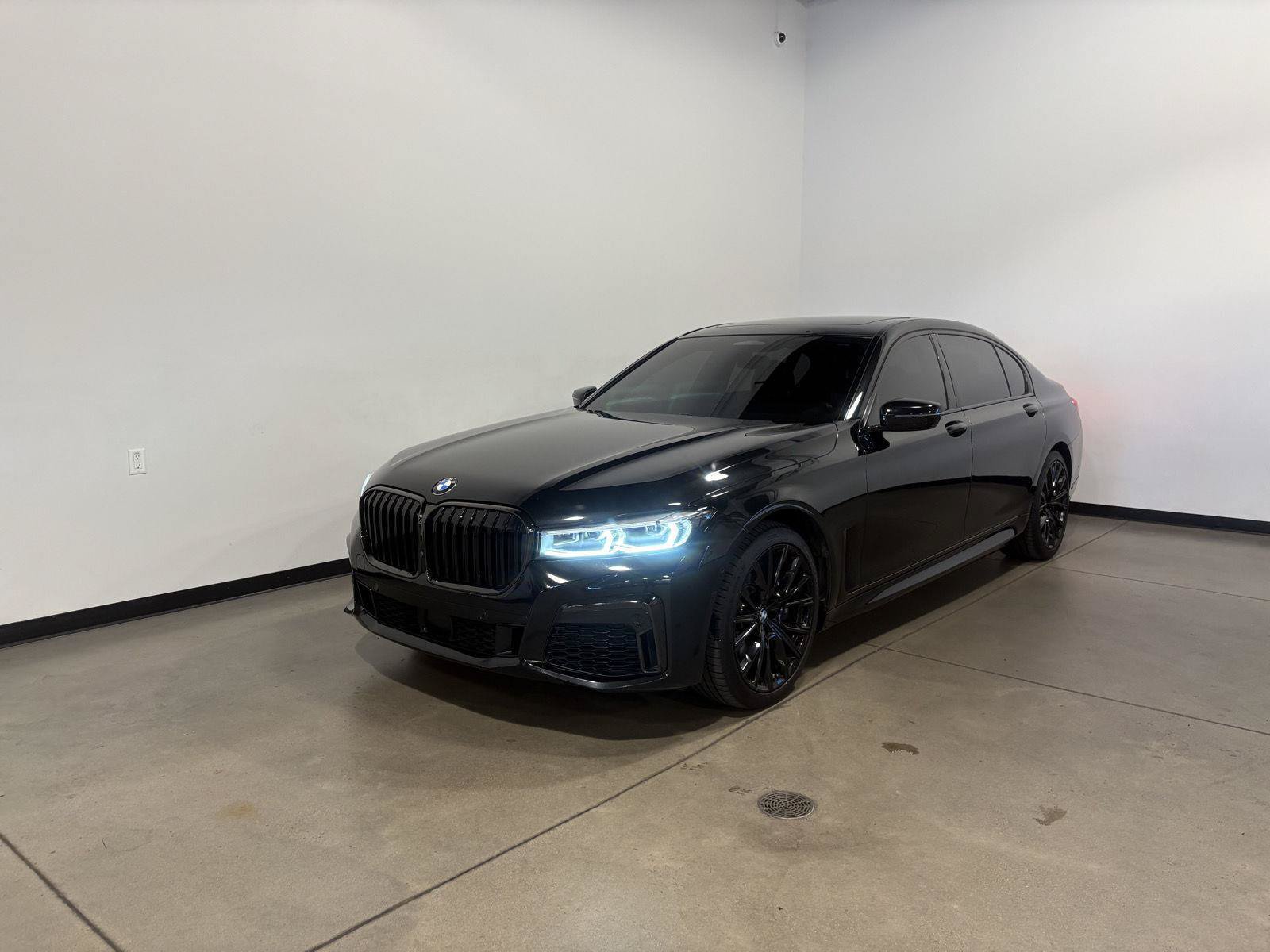 Used 2022 BMW 750i xDrive w/ Executive Package AWD/4WD image 7