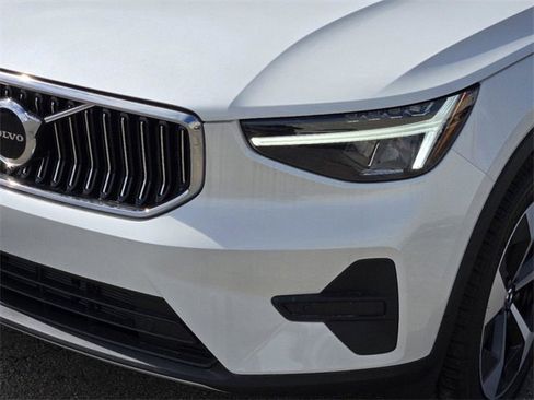 Certified 2025 Volvo XC40 B5 Core w/ Protection Package Premier image 11