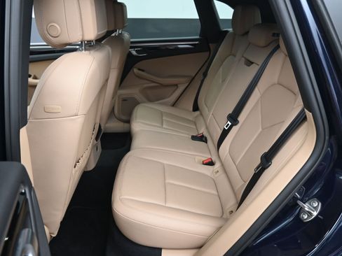 Used 2021 Porsche Macan S image 16