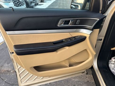 Used 2017 Ford Explorer XLT w/ Equipment Group 202A image 27