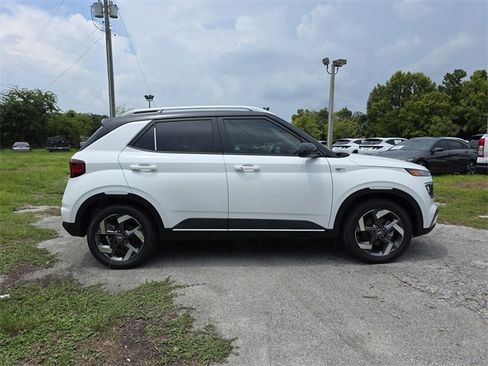 New 2025 Hyundai Venue Limited image 2