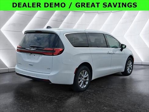 New 2026 Chrysler Pacifica Select image 22
