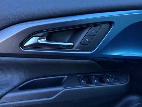 New 2026 Chevrolet Equinox EV LT w/ LPO, Blackout Package image 11