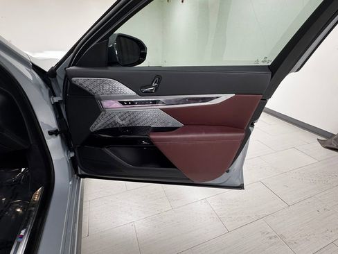 Used 2023 BMW 760i xDrive w/ Executive Package image 14