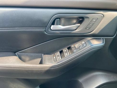 Used 2023 Nissan Rogue SL w/ SL Premium Package FWD image 16