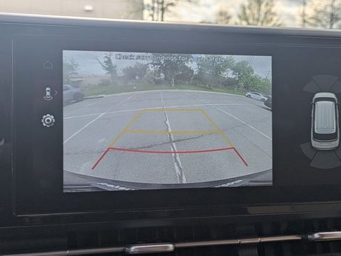 Used 2024 Kia Carnival EX image 14