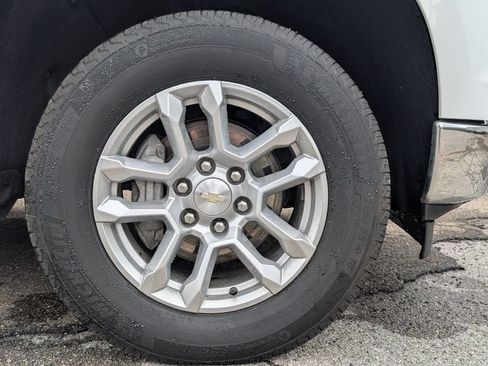 Used 2024 Chevrolet Silverado 1500 LT AWD/4WD image 19